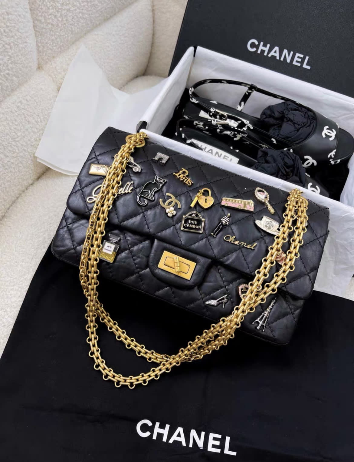 Chanel limited edition badge 2.55 small bag