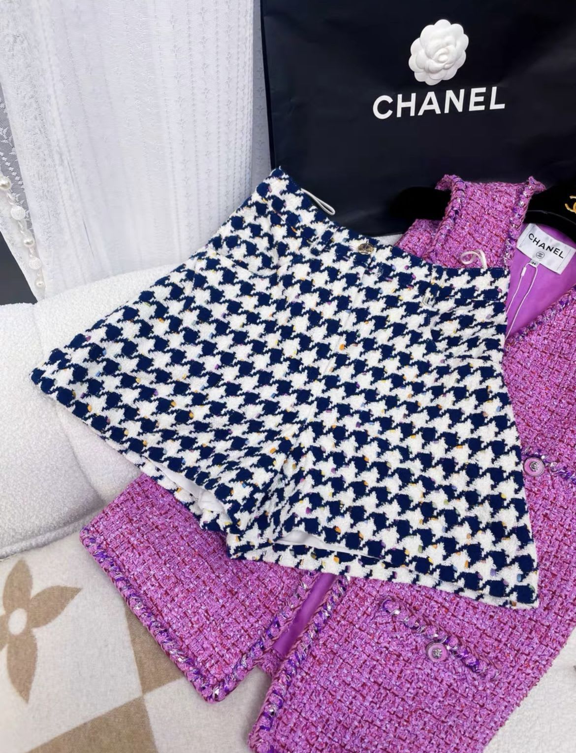 Chanel 21P SS blue houndstooth shorts