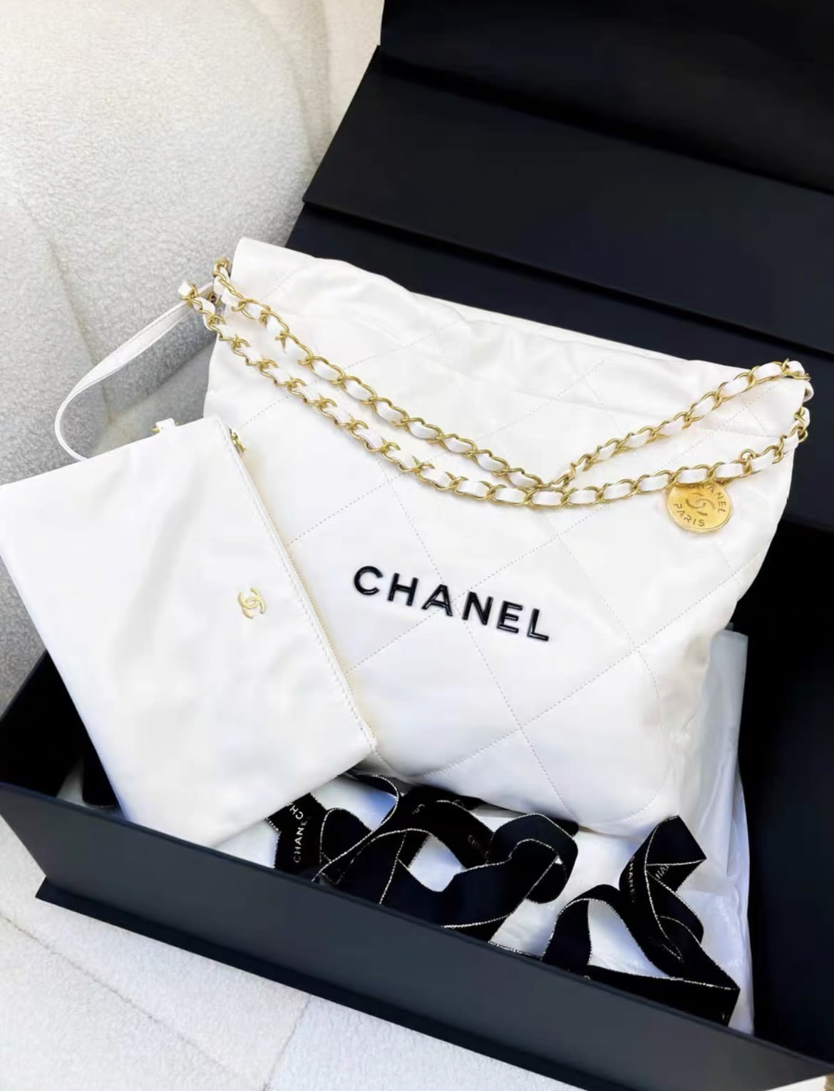 Chanel 22 Handbag Medium 22S Calfskin White/Black Logo
