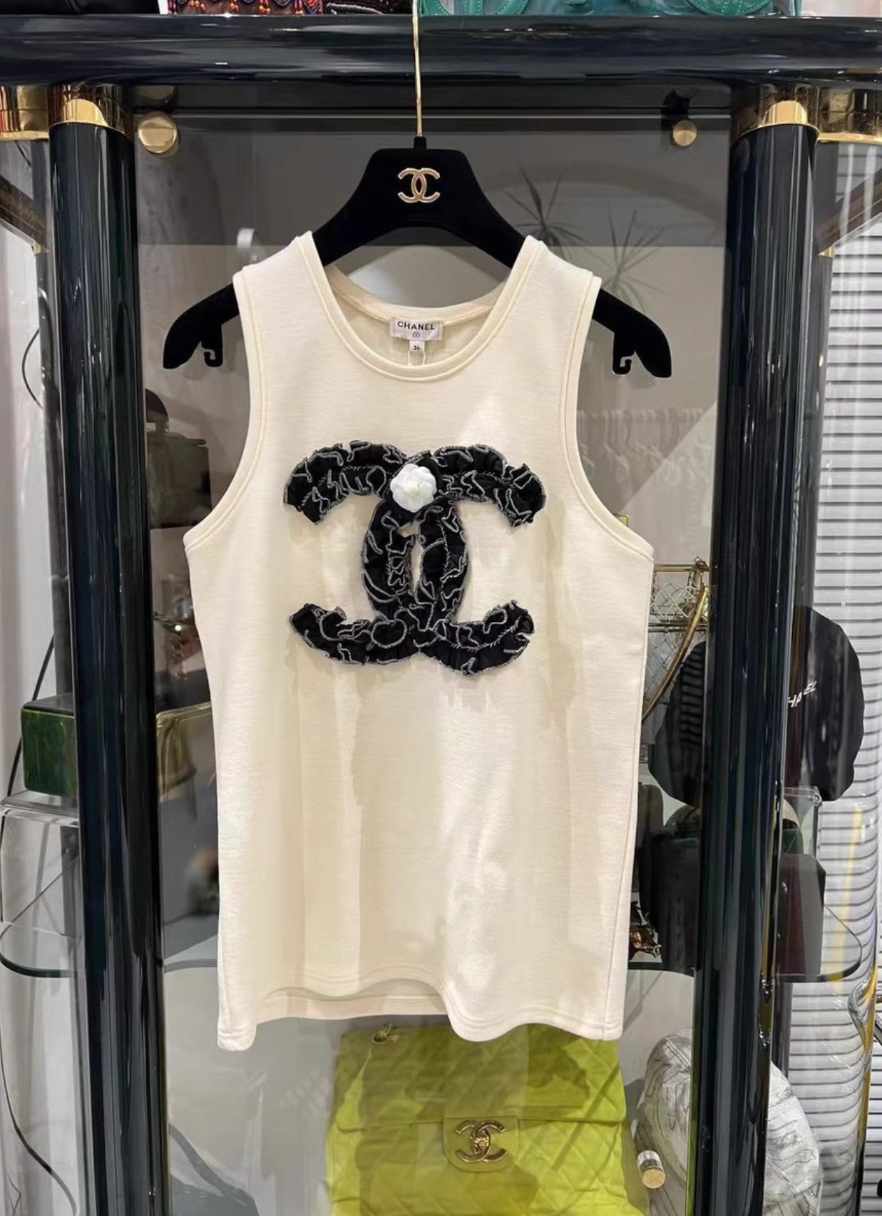 Chanel Jennie's  white with black cclogo,
