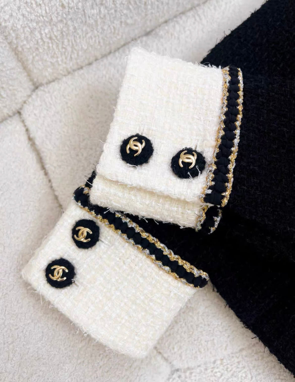 CHANEL 20A METIER D'ART BLACK ECRU TWEED JACKET
