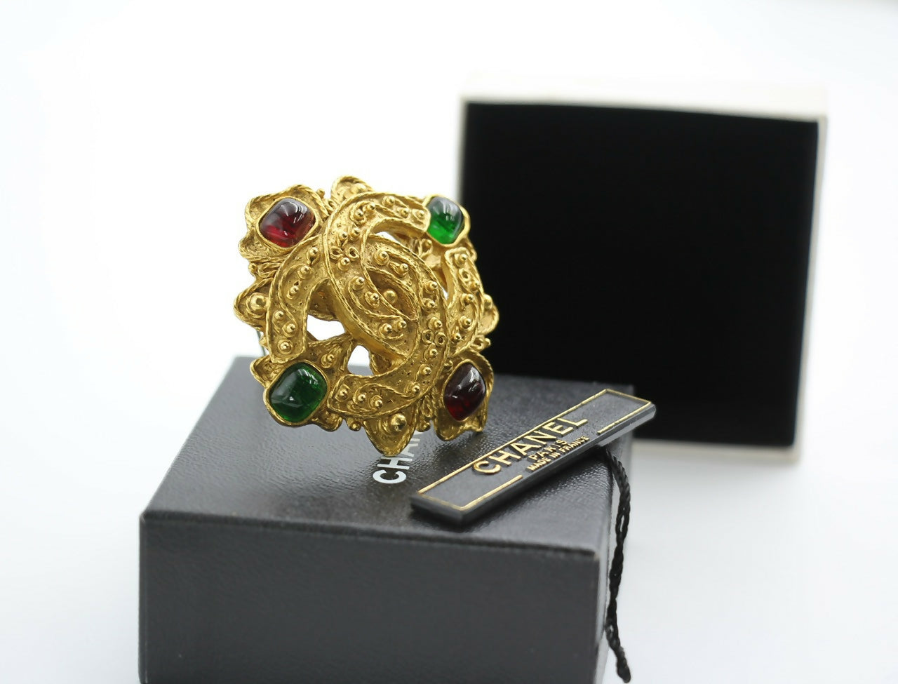 Chanel Vintage 94A Grapevine Gripoix Red and Green Gold-plated Rhombus Brooch