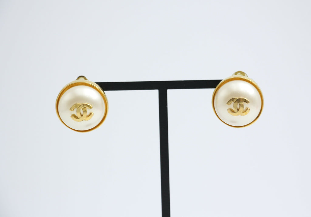 Chanel Vintage 97P Gold-plated & Imitation Pearl Gold Hoop Round Earrings