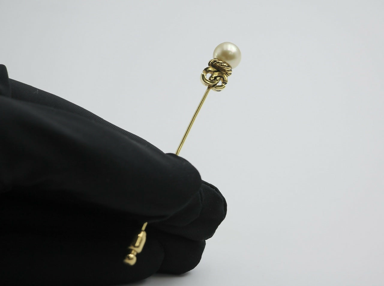 Chanel Vintage 1954-71 Gold-plated Imitation Pearl Twist CC Bar Brooch