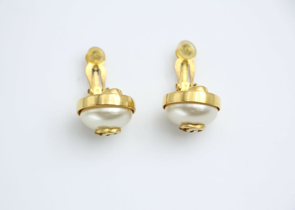 Chanel Vintage 97P Gold-plated & Imitation Pearl Gold Hoop Round Earrings