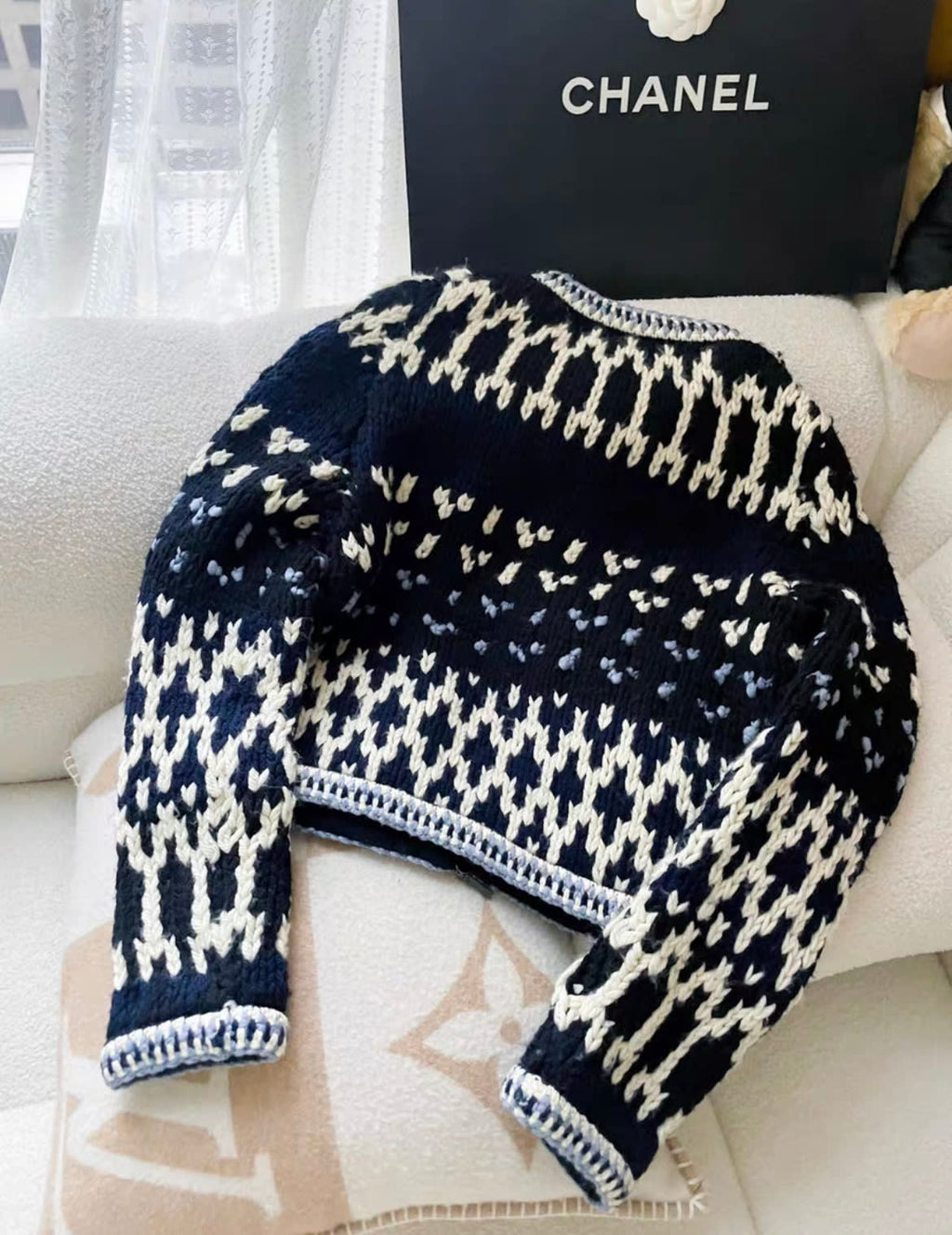 Chanel size 38 blue and white mixed color knitted igan