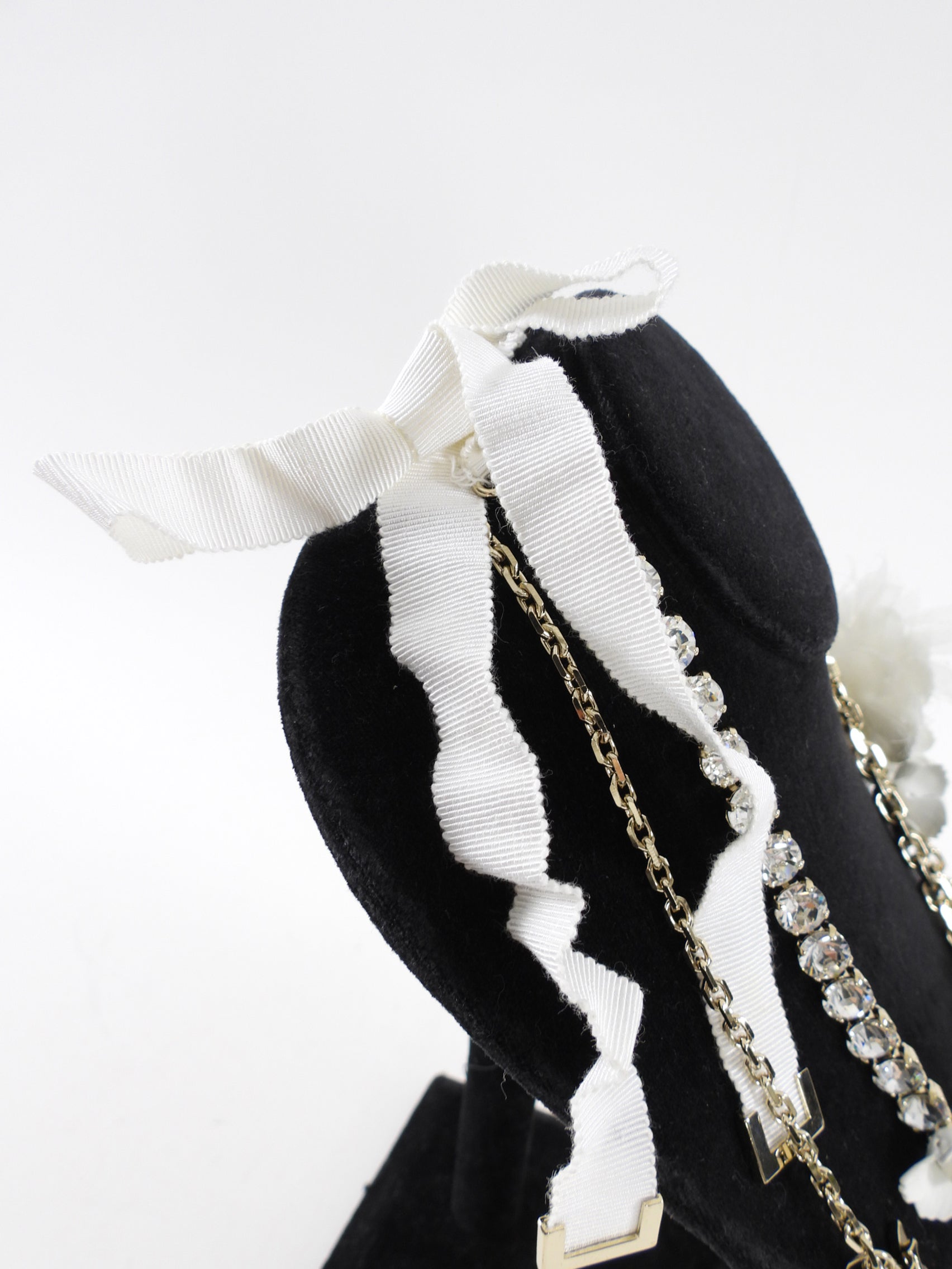 Louis Vuitton Vintage Fall 2005 Red and White Chain Crystal Flower Ribbon Necklace