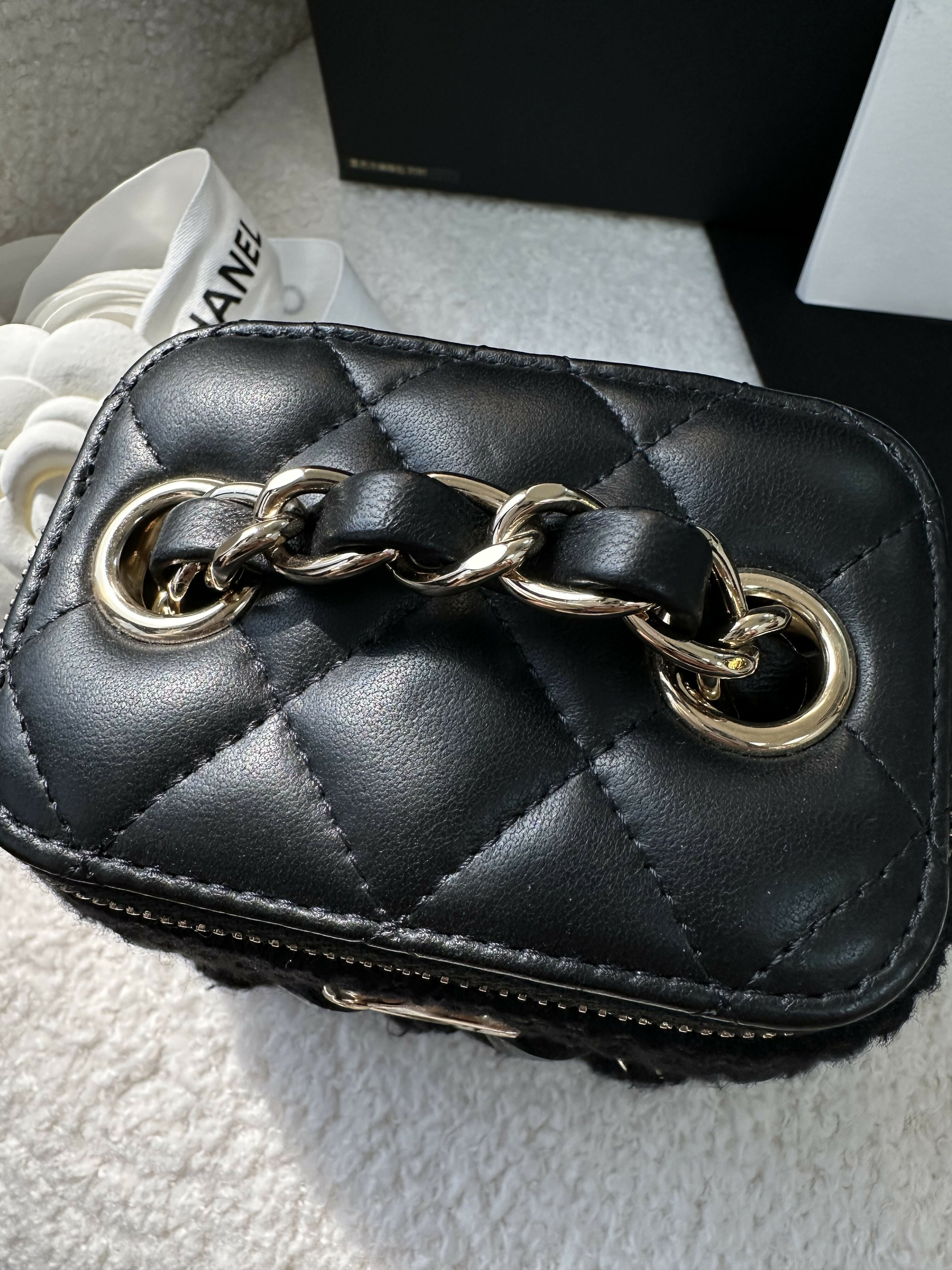 Chanel (21) Mini Vanity Case