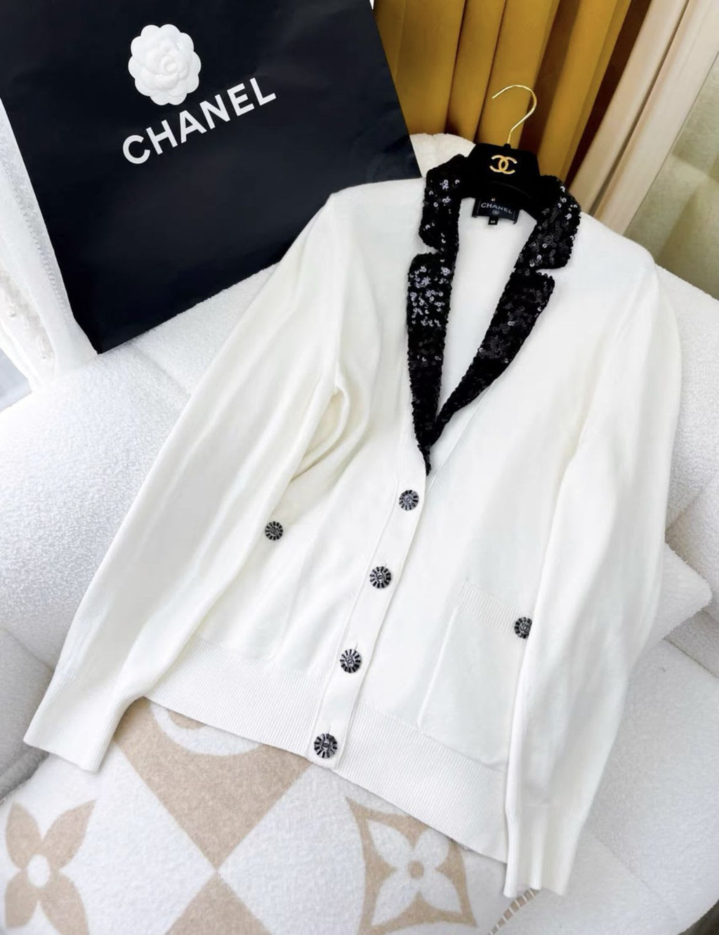 Chanel 23S white and black sequin knitted igan