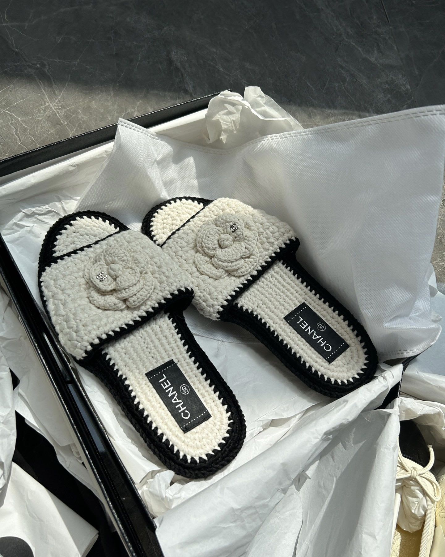 Chanel 23ss new camellia weaving slippers