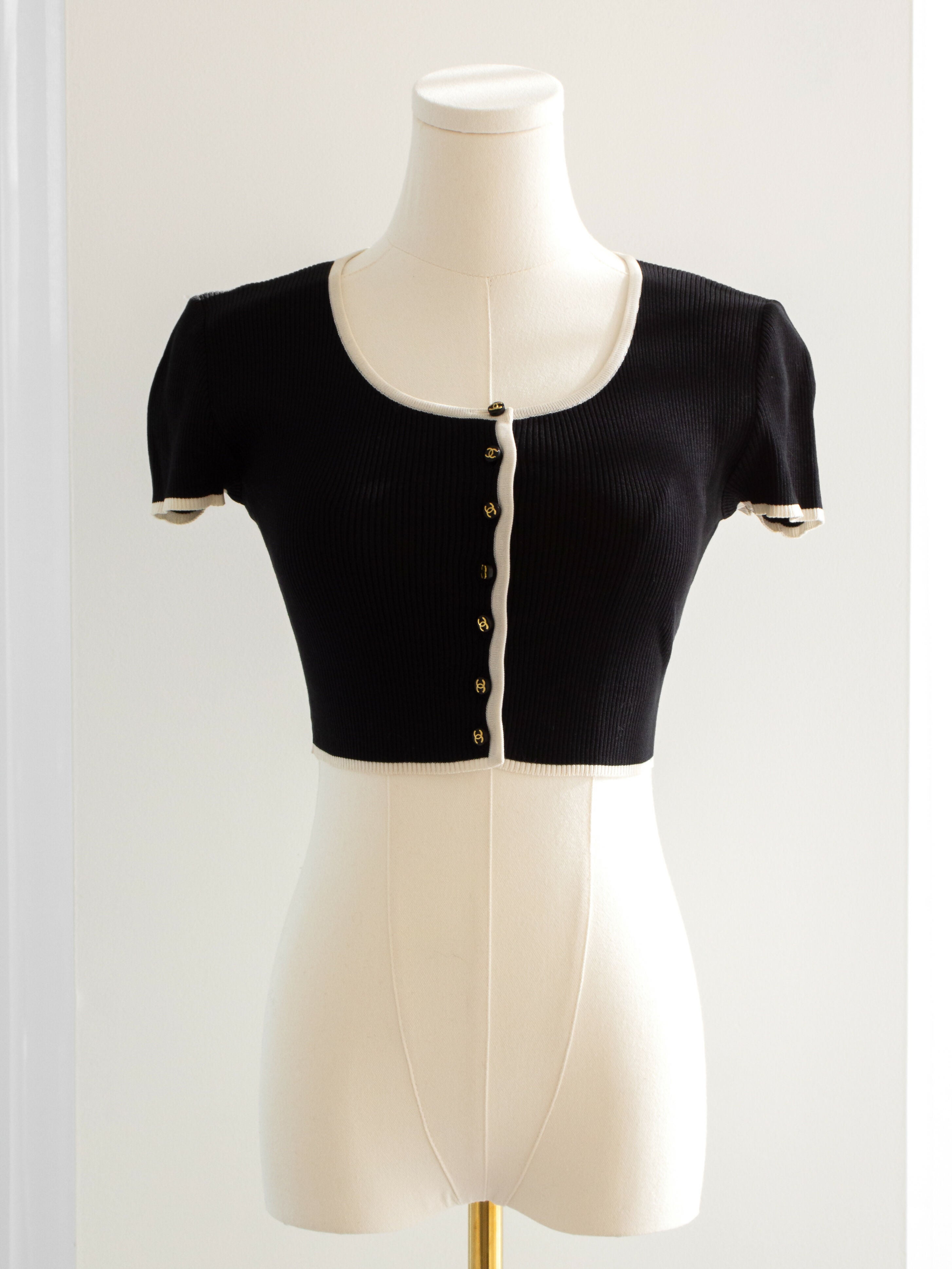 Iconic Chanel Vintage Spring 1995 Black White Ribbed CC 95P Cropped igan