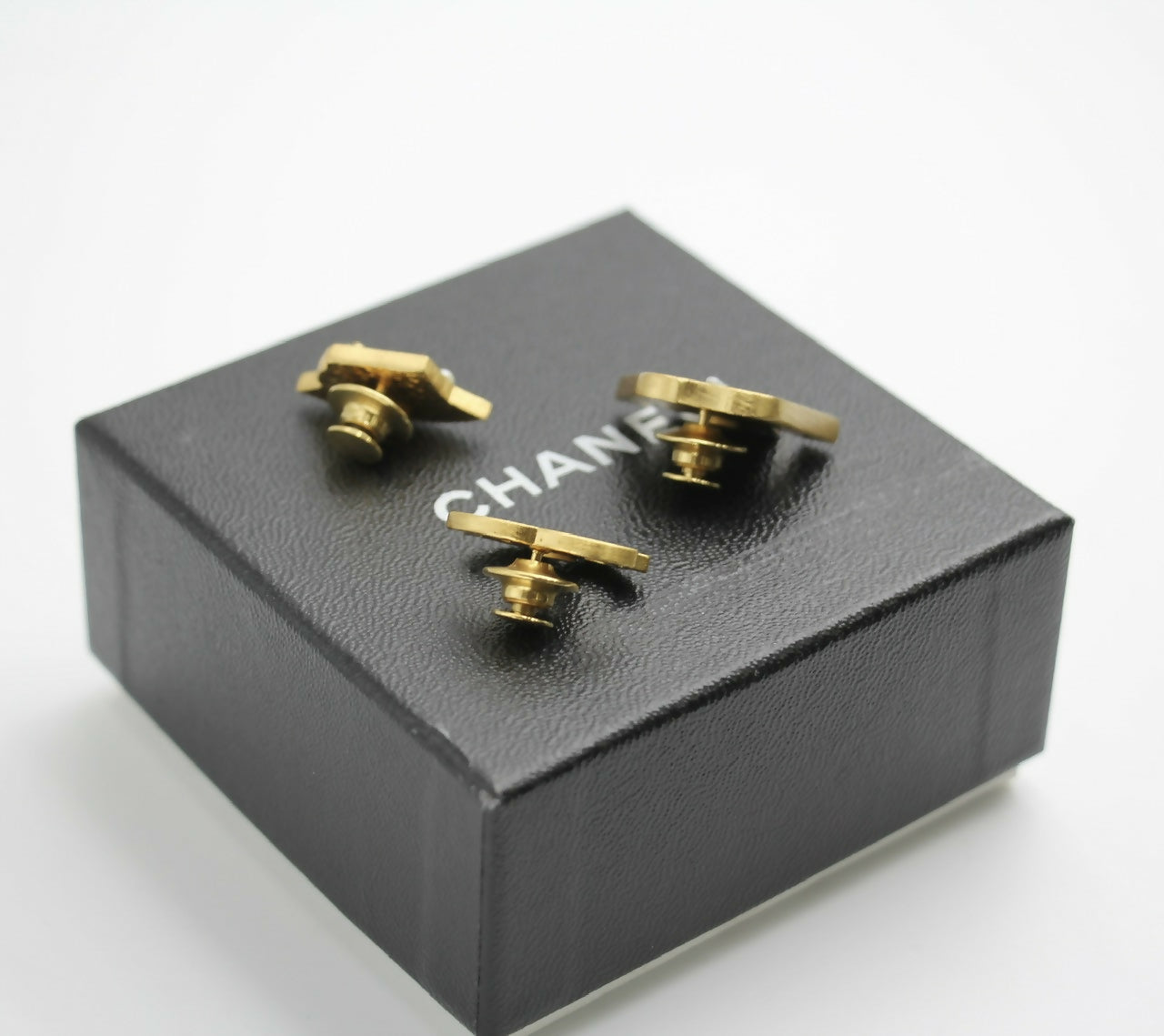 Chanel Vintage 02A Enamel Three-piece Hat Clothing CC Brooch
